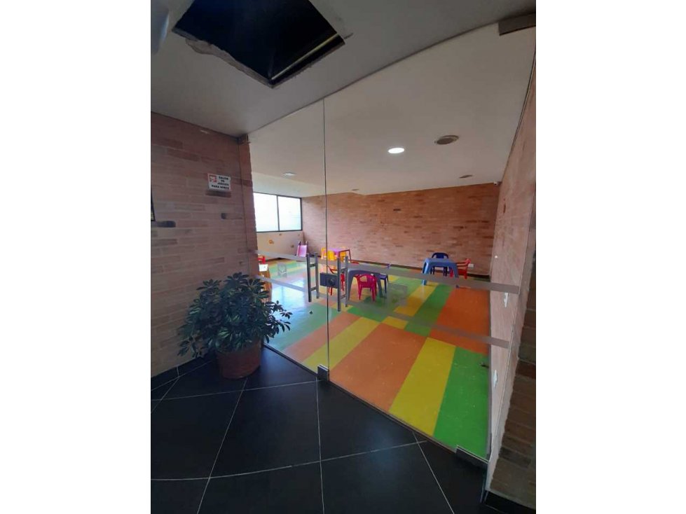 VENDO EXCELENTE APARTAMENTO DOS PARQUEADEROS, ASCENSOR — foto 3