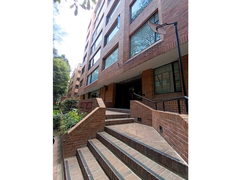 VENDO EXCELENTE APARTAMENTO ILUMINACION NATURAL CHICO CENTRAL