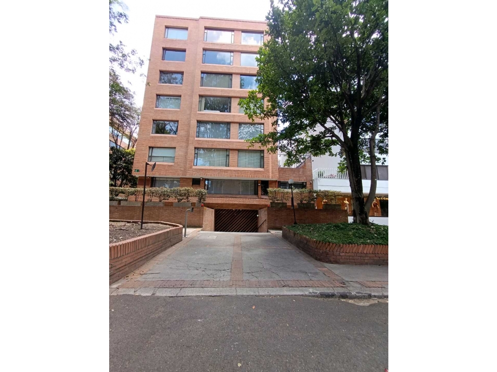 VENDO EXCELENTE APARTAMENTO ILUMINACION NATURAL CHICO CENTRAL — foto 2