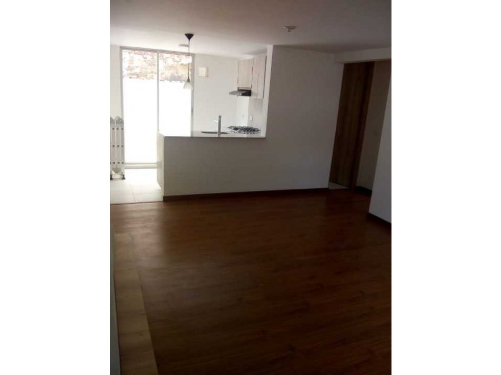 VENDO EXCELENTE APARTAMENTO REMODELADO — foto 3