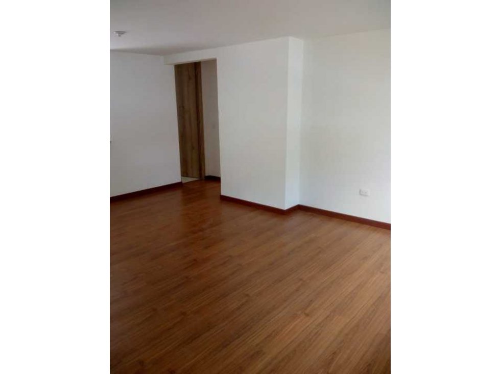 VENDO EXCELENTE APARTAMENTO REMODELADO — foto 4