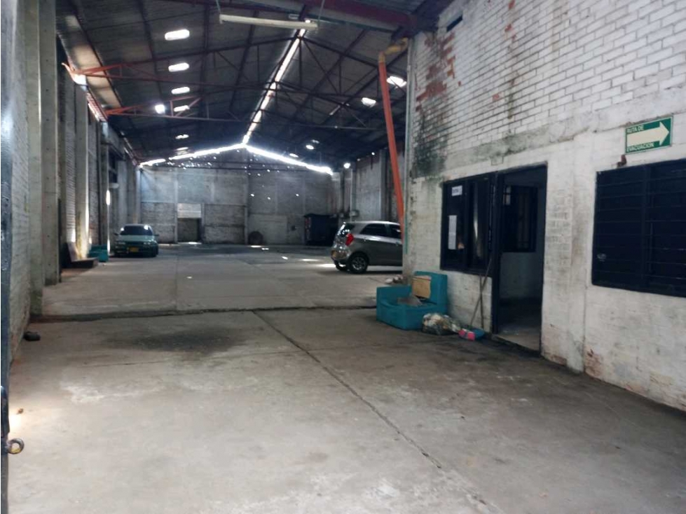 Vendo excelente bodega en el sur de Cali, con 1.200m2, doble altura. - 1