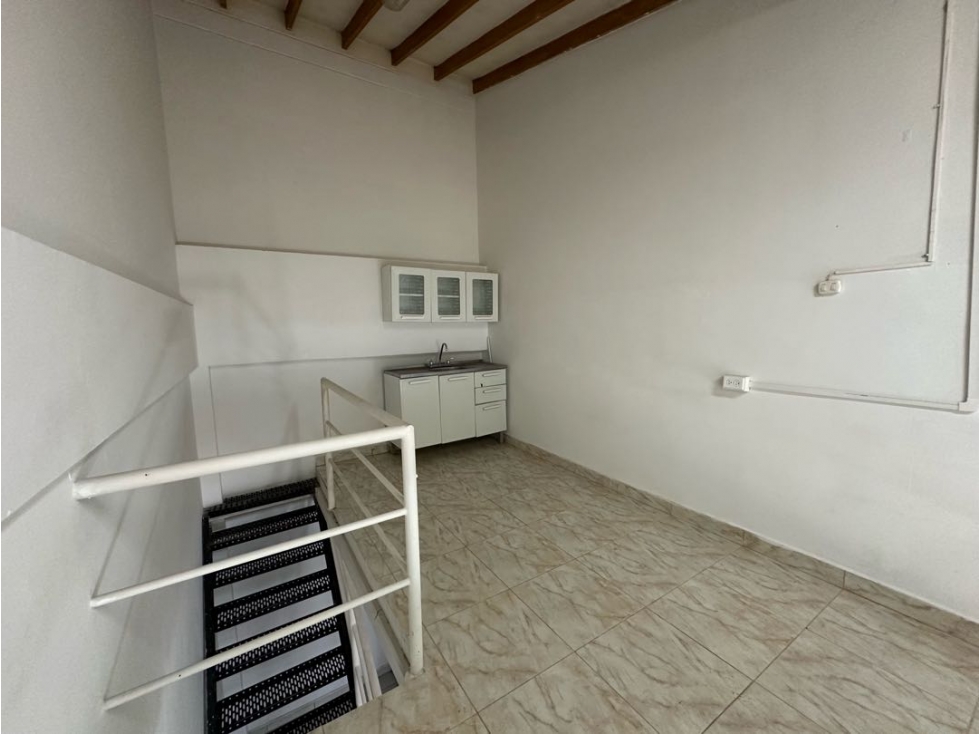 VENDO EXCELENTE LOCAL EN BULEVAR 55 - 4