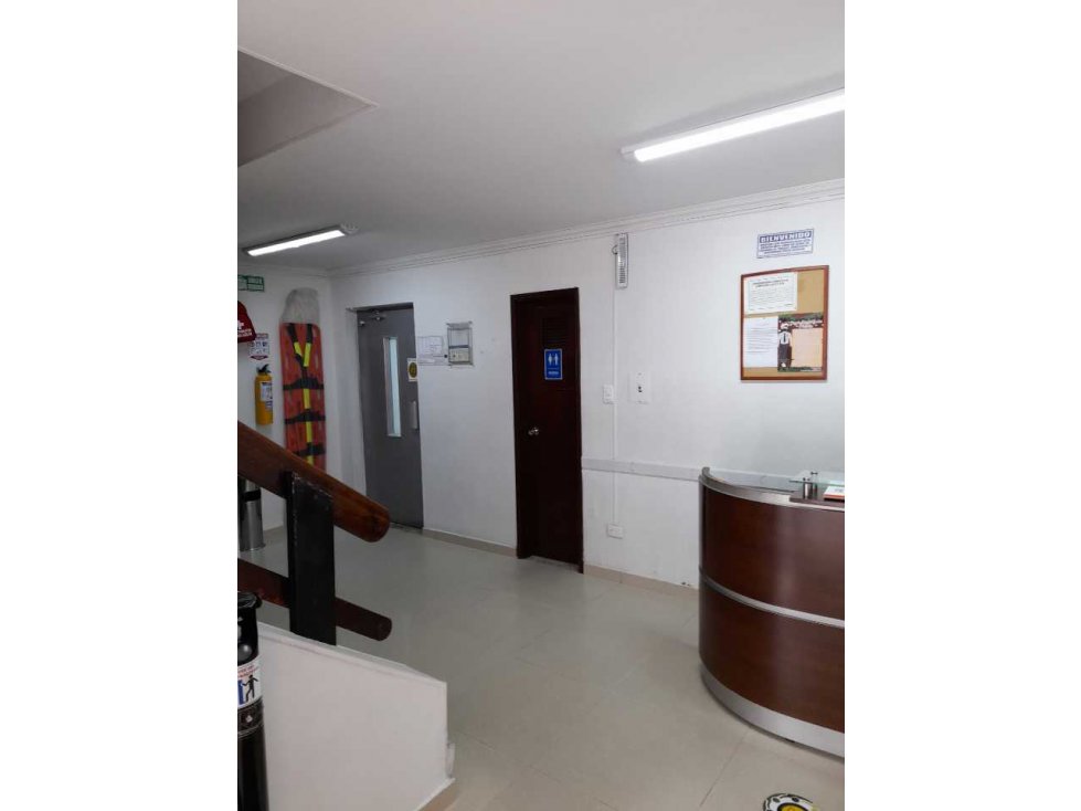 VENDO EXCELENTE OFICINA AMOBLADA, CHAPINERO CENTRAL