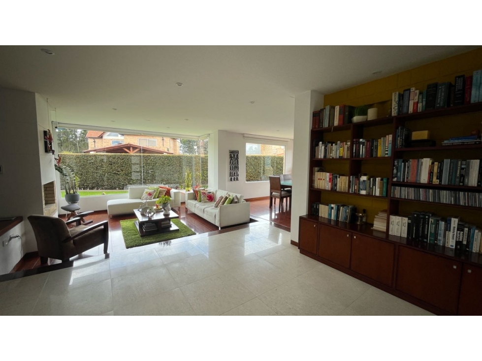 Vendo exclusiva casa amplia excelente ubicación. Lote independiente. — foto 2