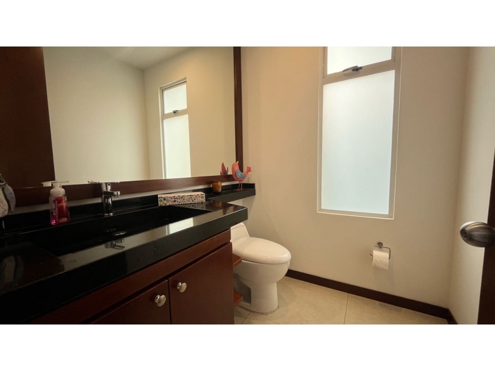Vendo exclusiva casa amplia excelente ubicación. Lote independiente. — foto 5