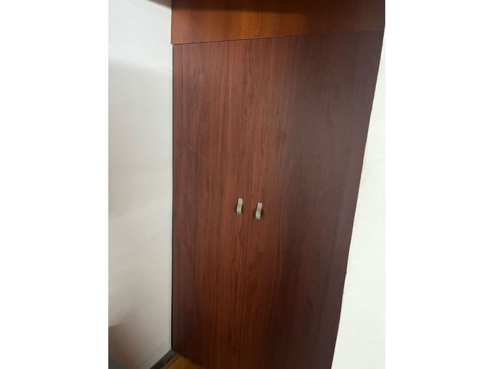 Vendo extraordinaria casa en Medellín barrio laureles No es Unifamilia — foto 2