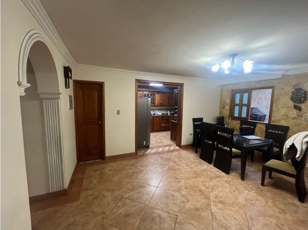 Vendo extraordinaria casa en Medellín barrio laureles No es Unifamilia — foto 3