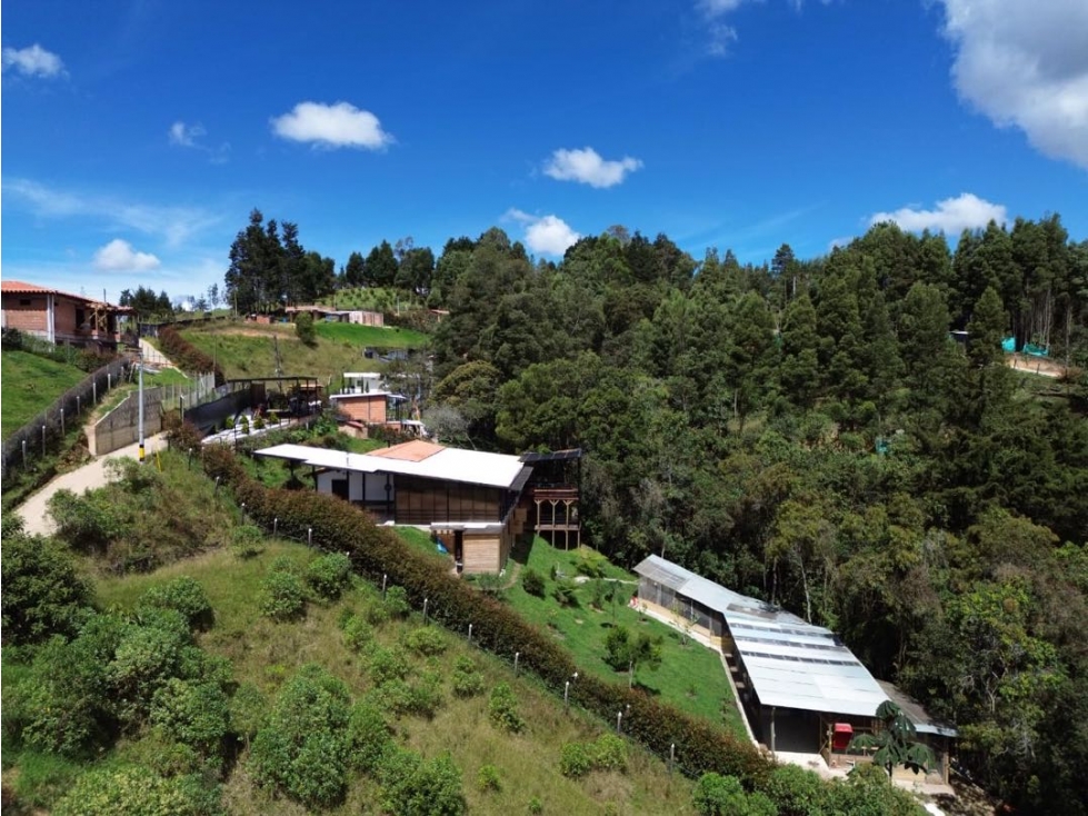 Vendo extraordinaria casa finca en Guarne vereda la brizuela