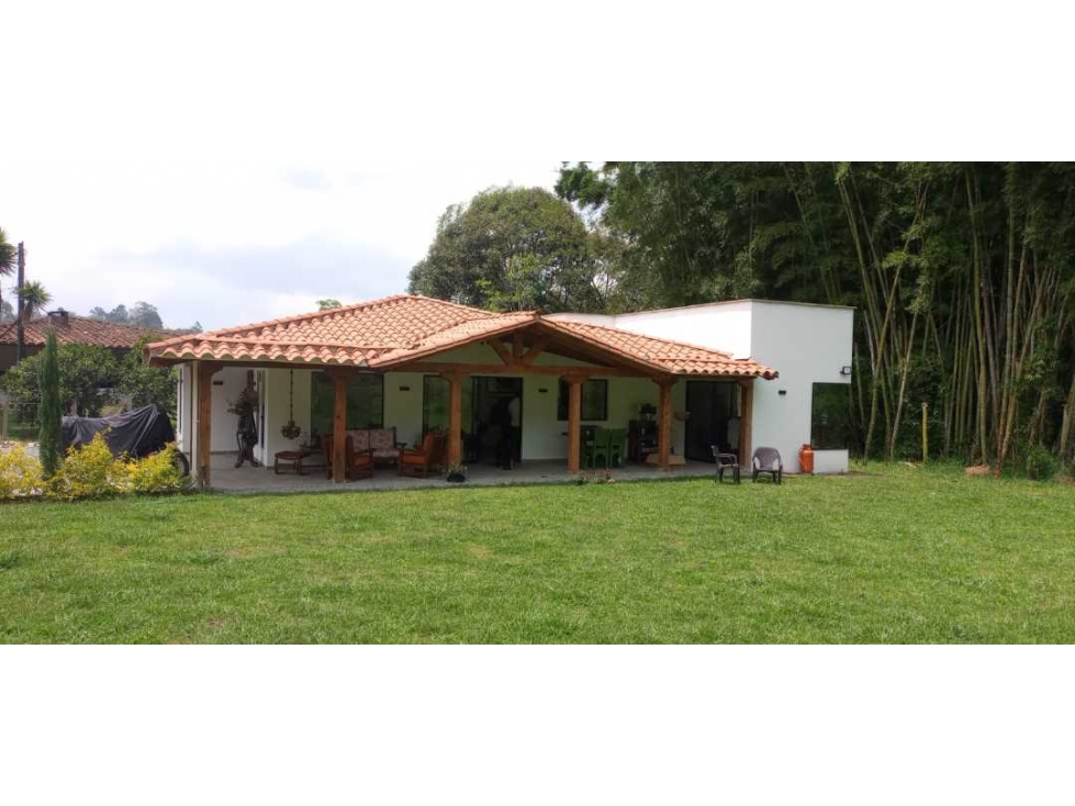 Casa Campestre en Santuario.| Amplio Lote y Tranquilidad Total