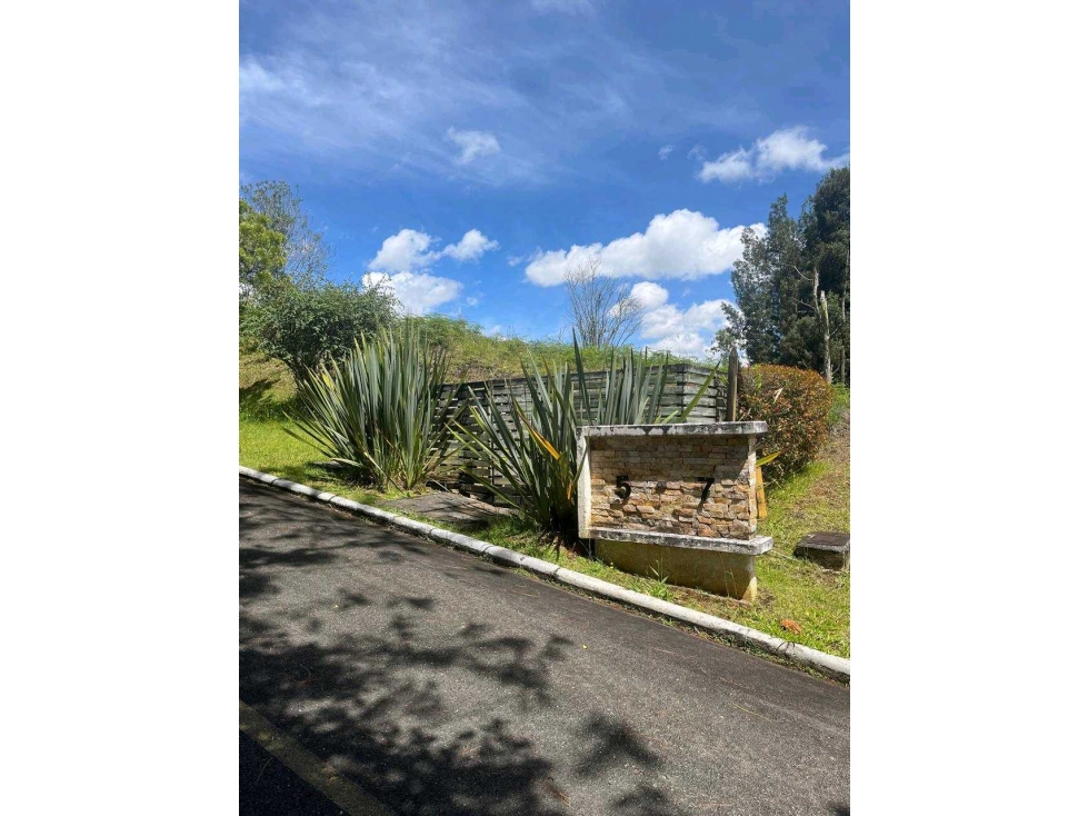 VENDO FINCA EN RIONEGRO$3MIL MM, AREA 10 MIL MT2 SECTOR SAJONIA