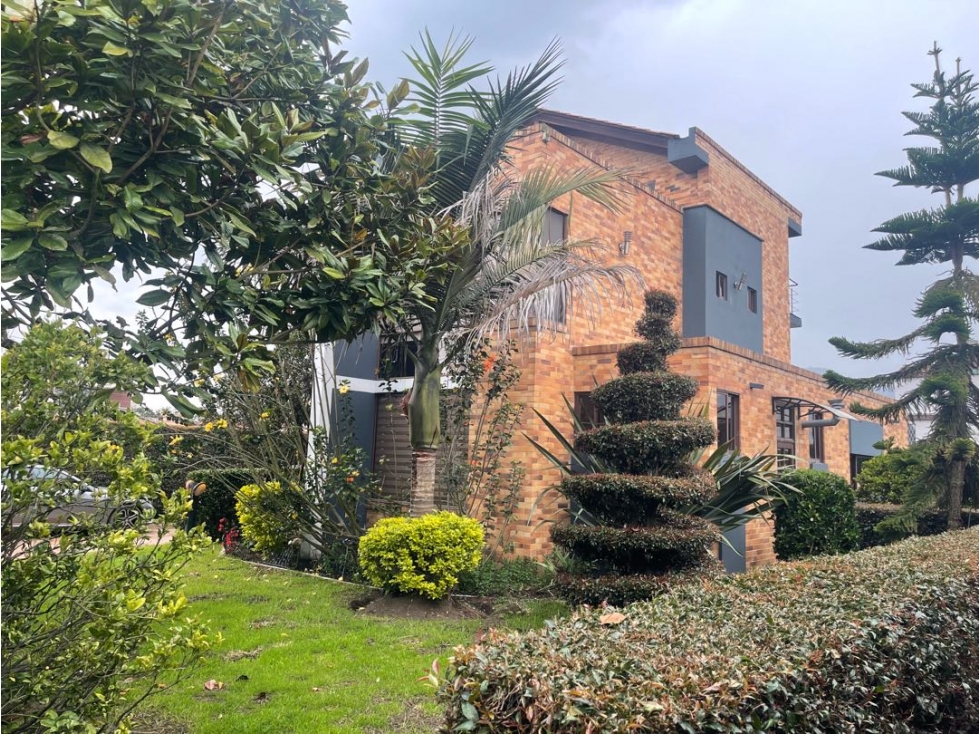 Vendo casa Chia vereda La Balsa + 284 m2+ 563 m2 lote + terraza