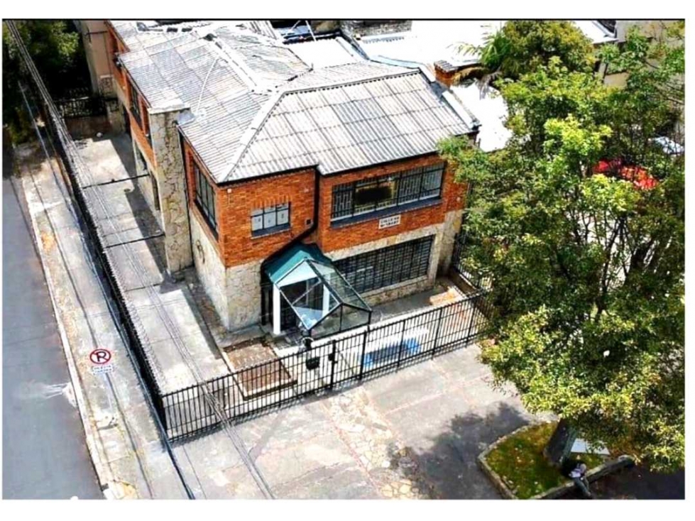 VENDO HEEMOSA CASA ESQUINERA EN TEUSAQUILLO DE PATRIMONIO URBANISTICO