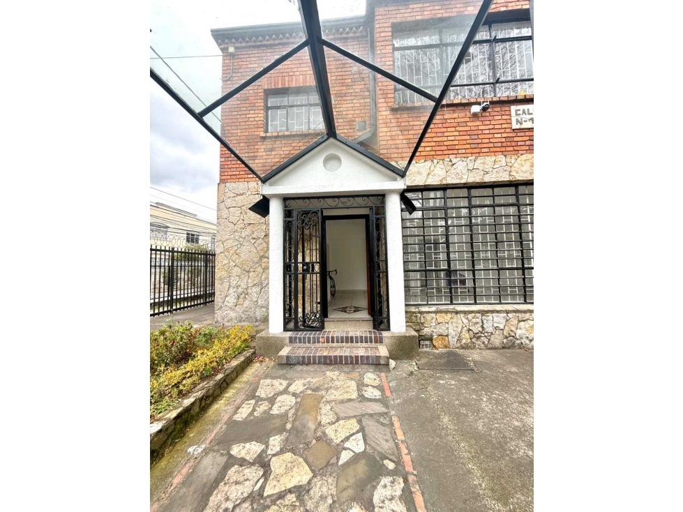 VENDO HEEMOSA CASA ESQUINERA EN TEUSAQUILLO DE PATRIMONIO URBANISTICO — foto 3