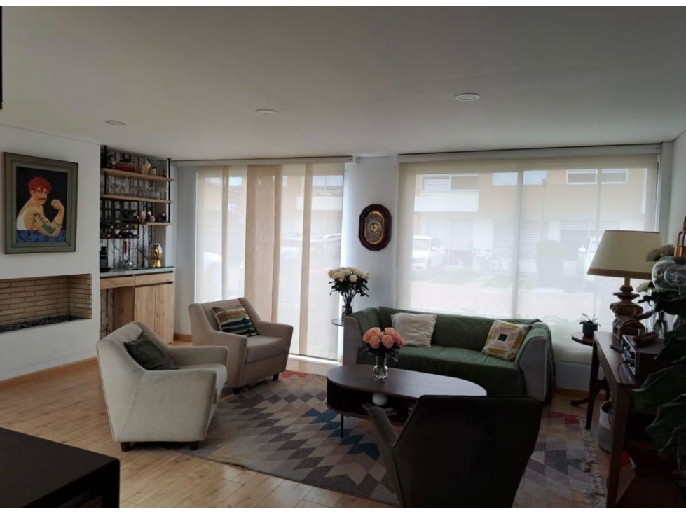 VENDO HERMOSA CASA