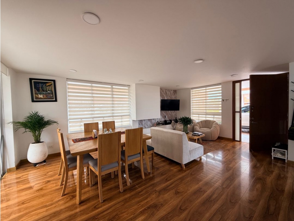 VENDO HERMOSA CASA