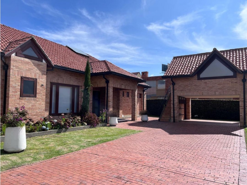 VENDO HERMOSA CASA CAJICA