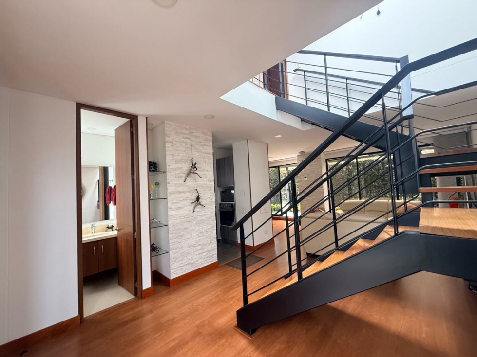 VENDO HERMOSA CASA CAJICA