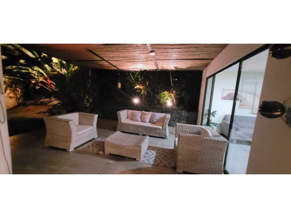 VENDO HERMOSA CASA CAMPESTRE CON PISCINA PRIVADA