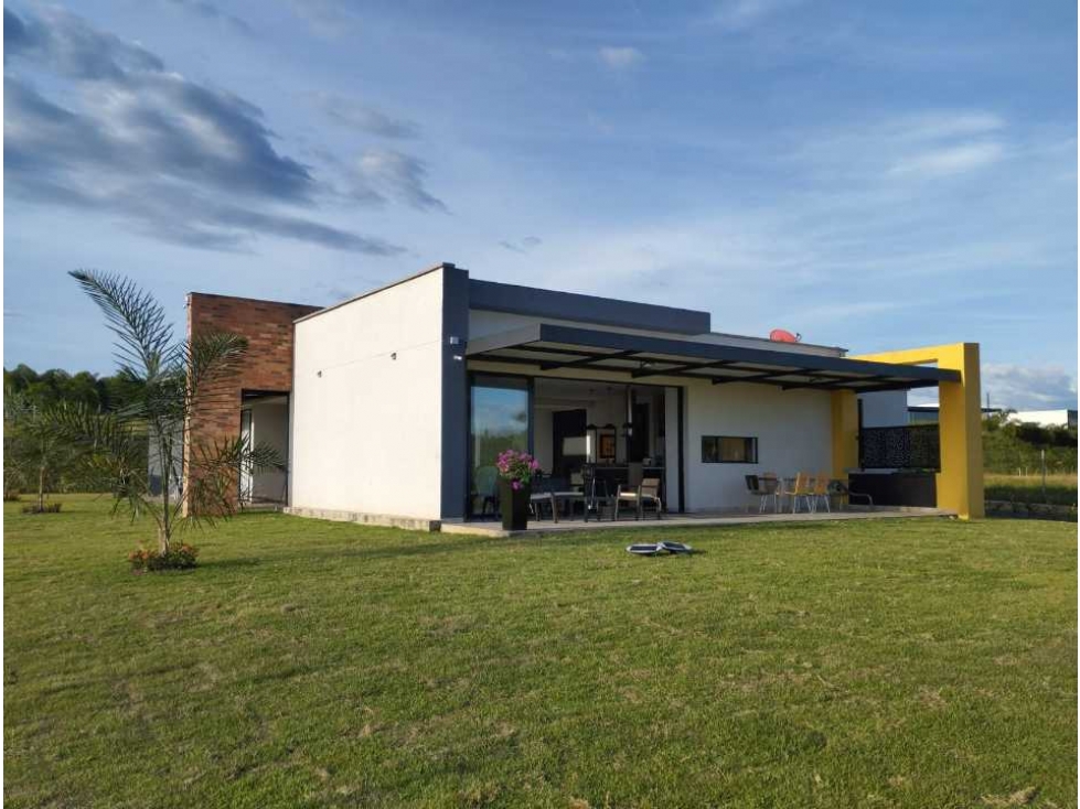 VENDO HERMOSA CASA CAMPESTRE CON EXCELENTE VISTA AL VALLE