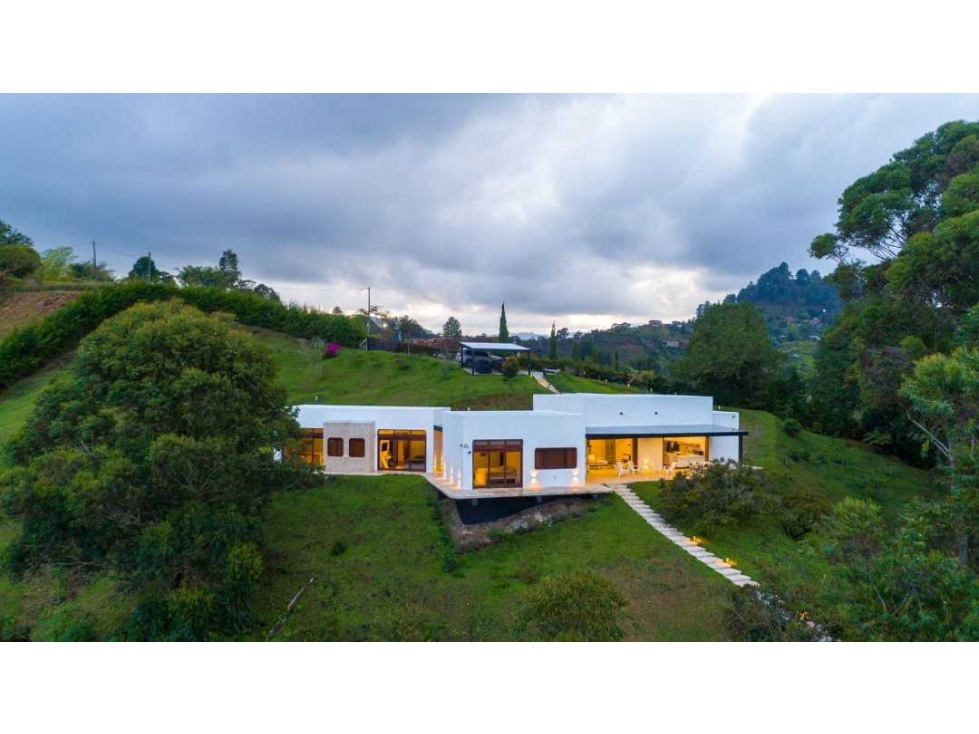 Vendo hermosa casa Campestre en El Peñol, Antioquia - 1