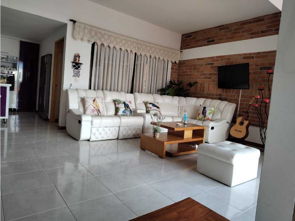 HERMOSA CASA EN ALTA PRADERA PISO 2 Y 3 EN PROPIEDAD HORIZONTAL - 2