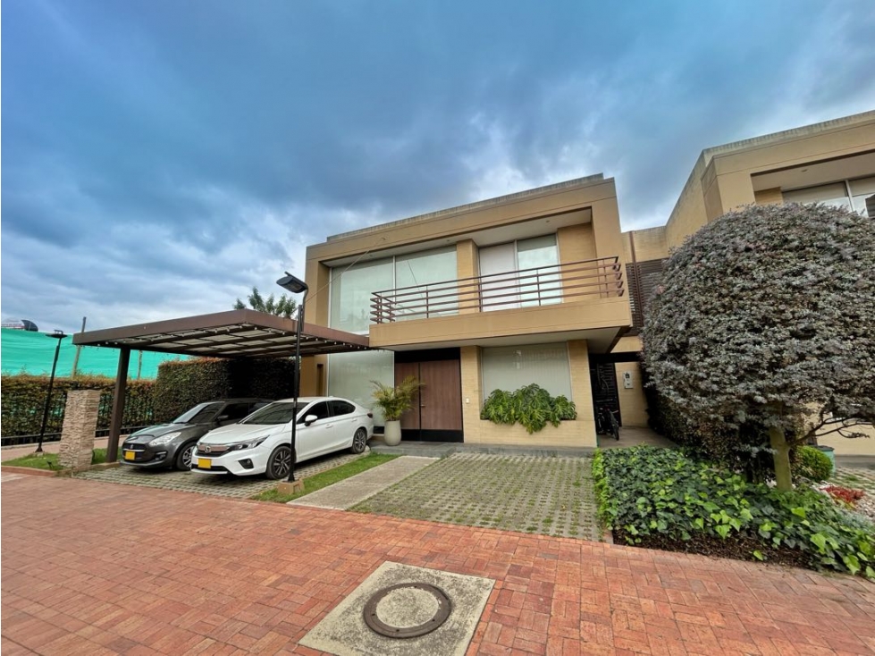 Vendo hermosa casa campestre esquinera. Club house
