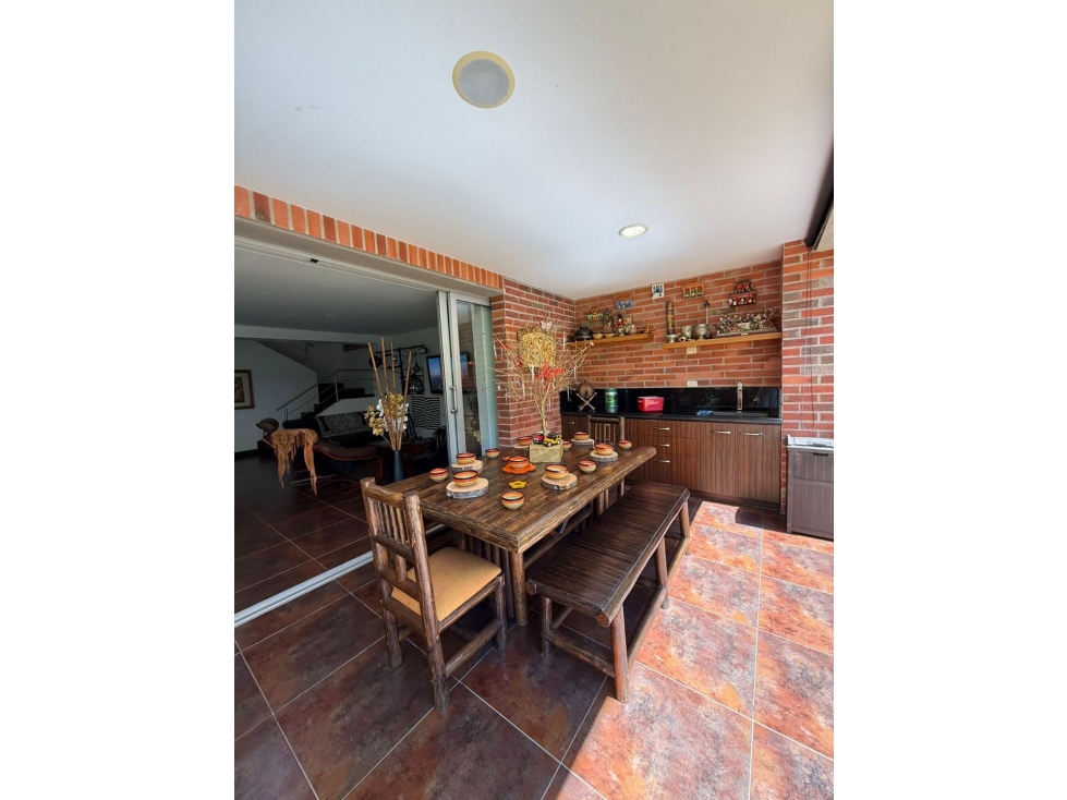 VENDO HERMOSA CASA CAMPESTRE EN ENVIGADO. LOMA BENEDICTINOS — foto 4
