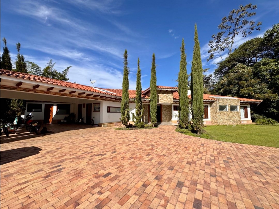 Vendo hermosa Casa Campestre ubicada en Llanogrande
