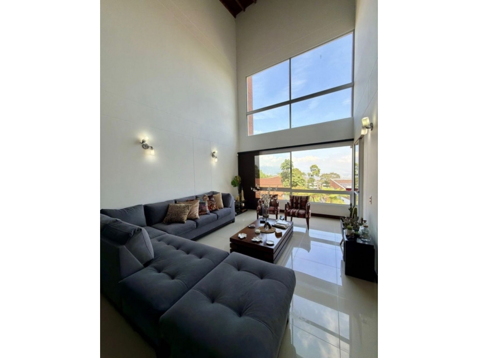 VENDO HERMOSA CASA CAMPETRE. LOMA EL ESCOBERO PARTE BAJA.