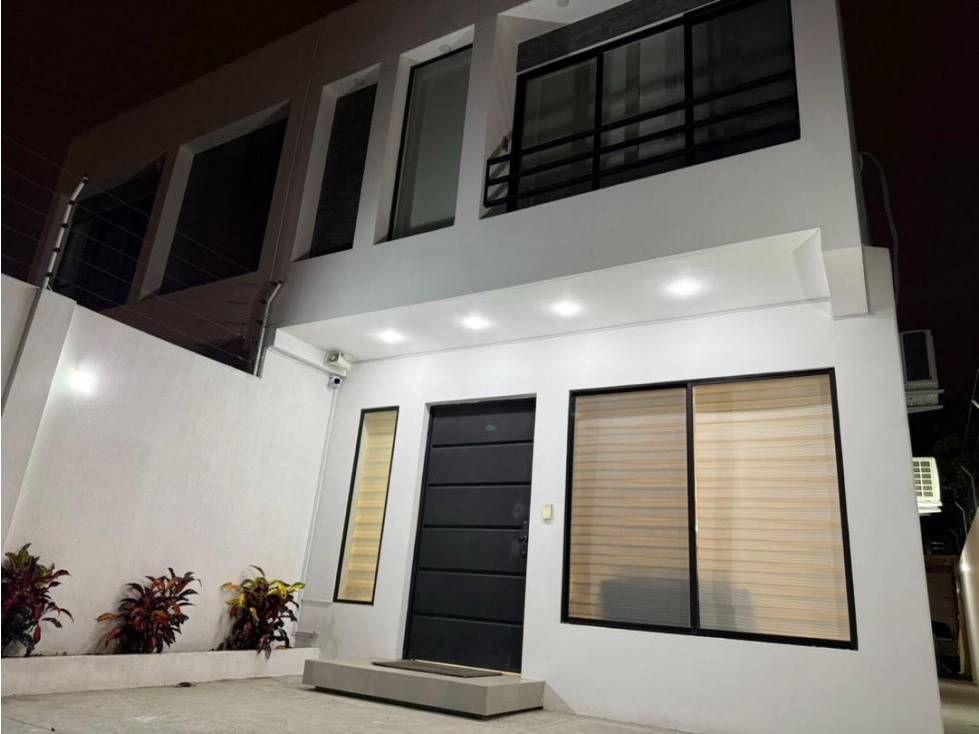 Vendo Hermosa Casa cerca del Malecon de Salinas - 1