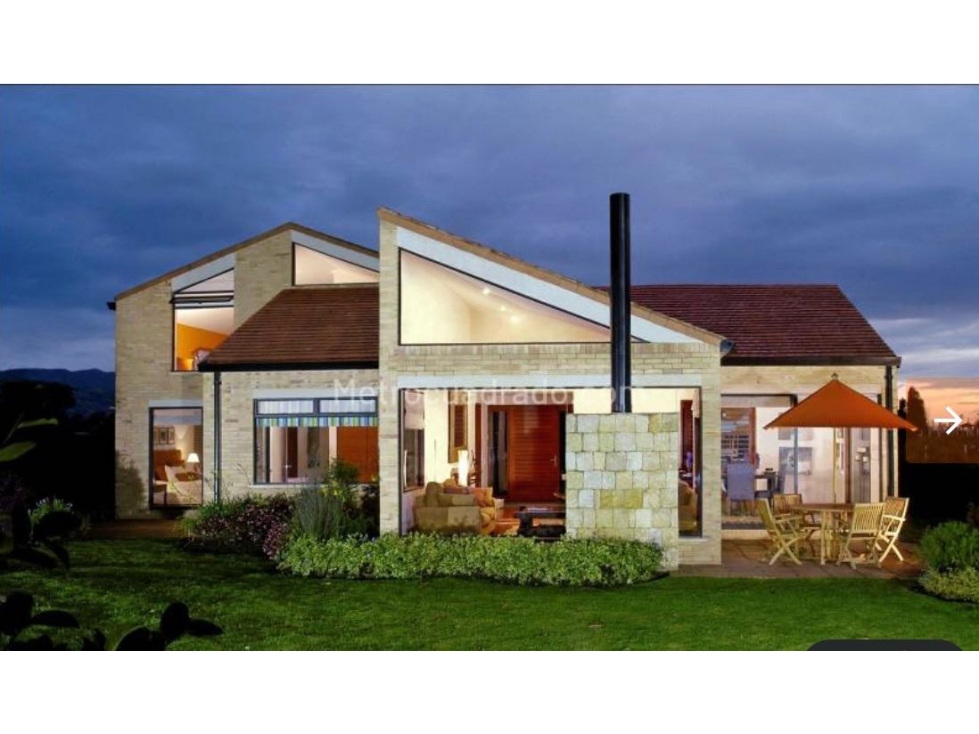 VENDO HERMOSA CASA CHUNUGUA