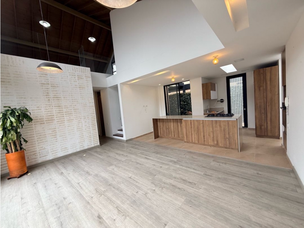 VENDO HERMOSA CASA CON ALTILLO — foto 4