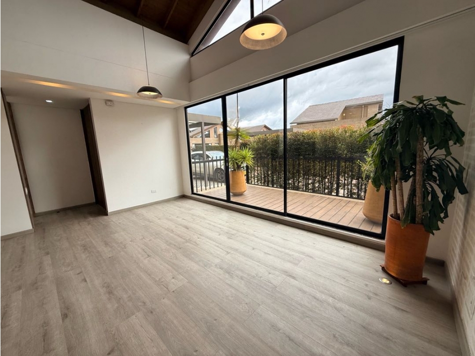 VENDO HERMOSA CASA CON ALTILLO — foto 2