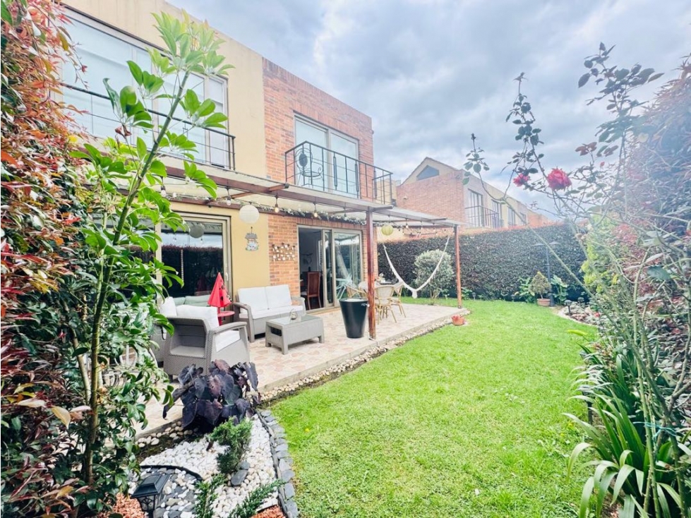 Vendo Hermosa casa de dos niveles sector Valvanera en Chia. — foto 4