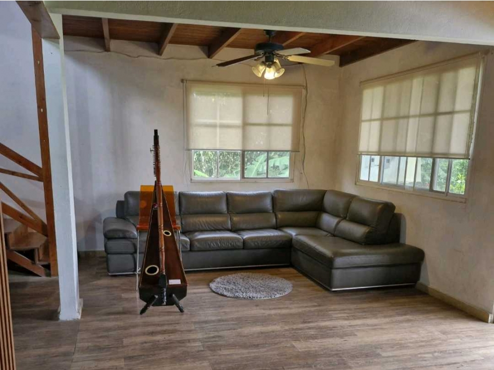 REMATE VENDO CASA DE 2 PISOS EN ALTOS DE CERRO AZUL .