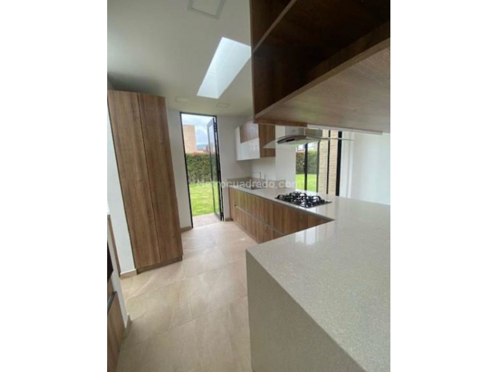 VENDO HERMOSA CASA DE UN NIVEL — foto 2
