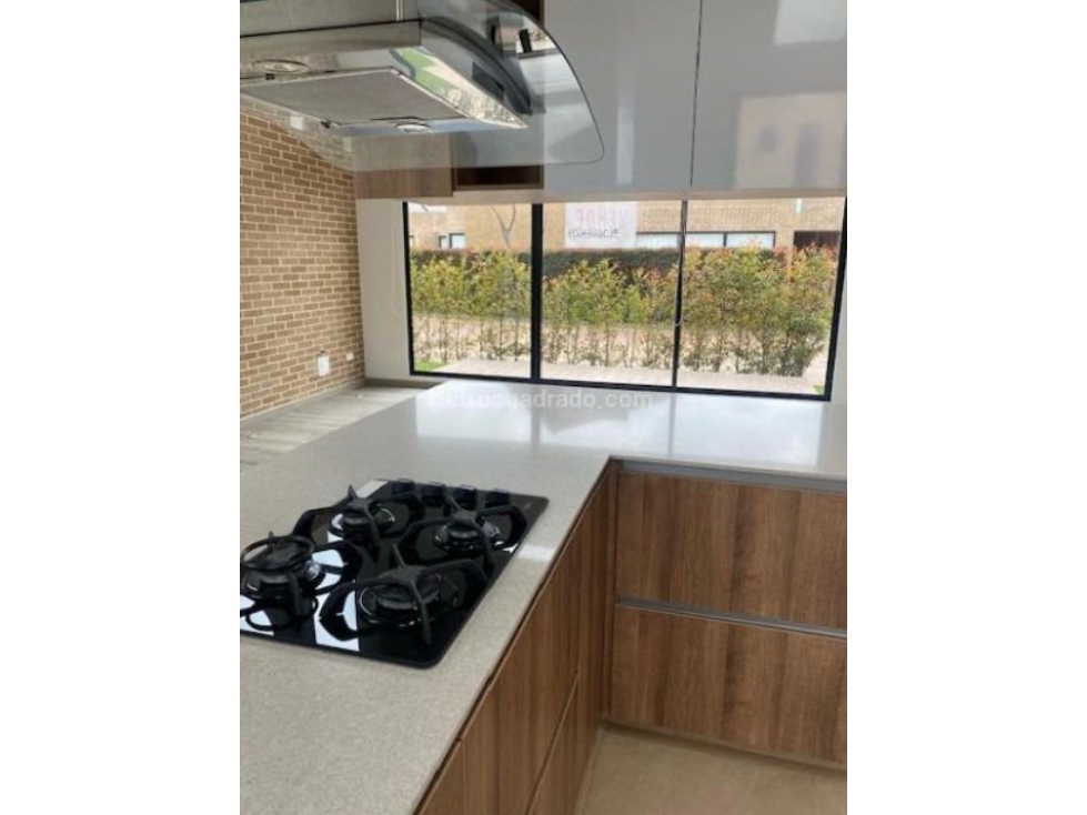 VENDO HERMOSA CASA DE UN NIVEL — foto 3