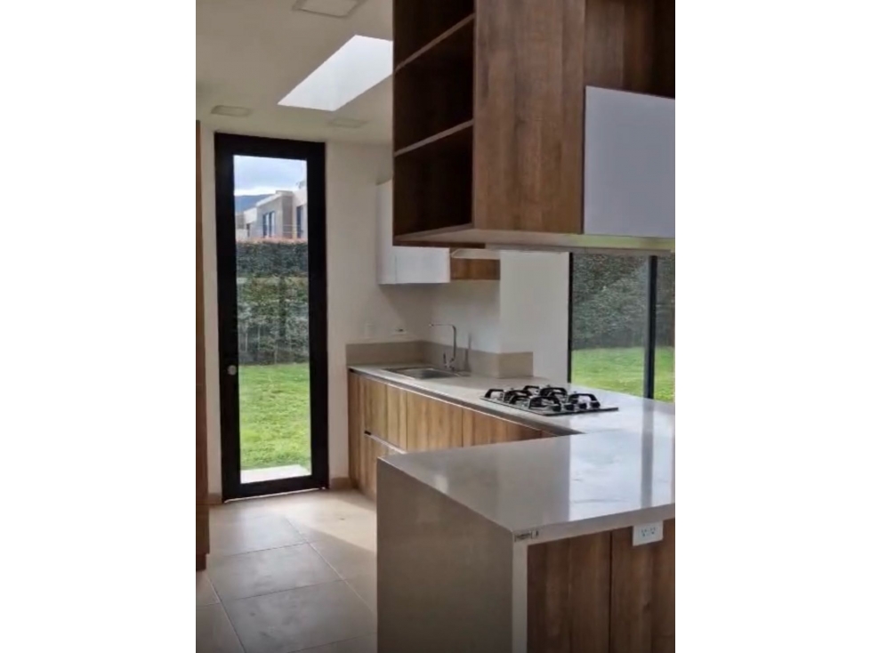VENDO HERMOSA CASA DE UN NIVEL — foto 5