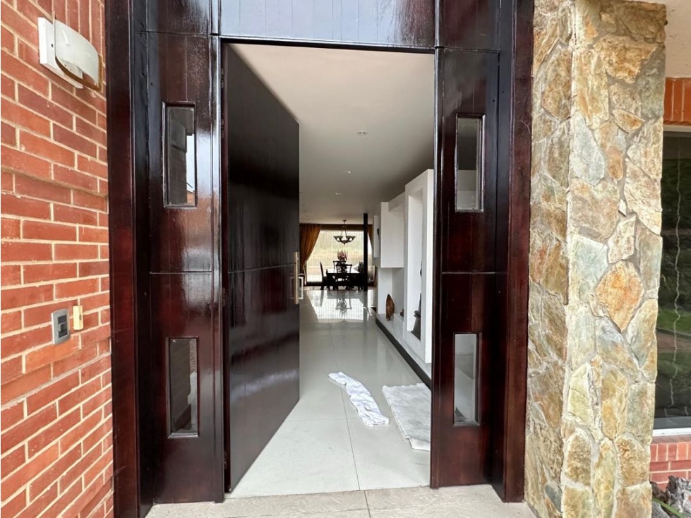 VENDO HERMOSA CASA EN APOSENTOS SOPO
