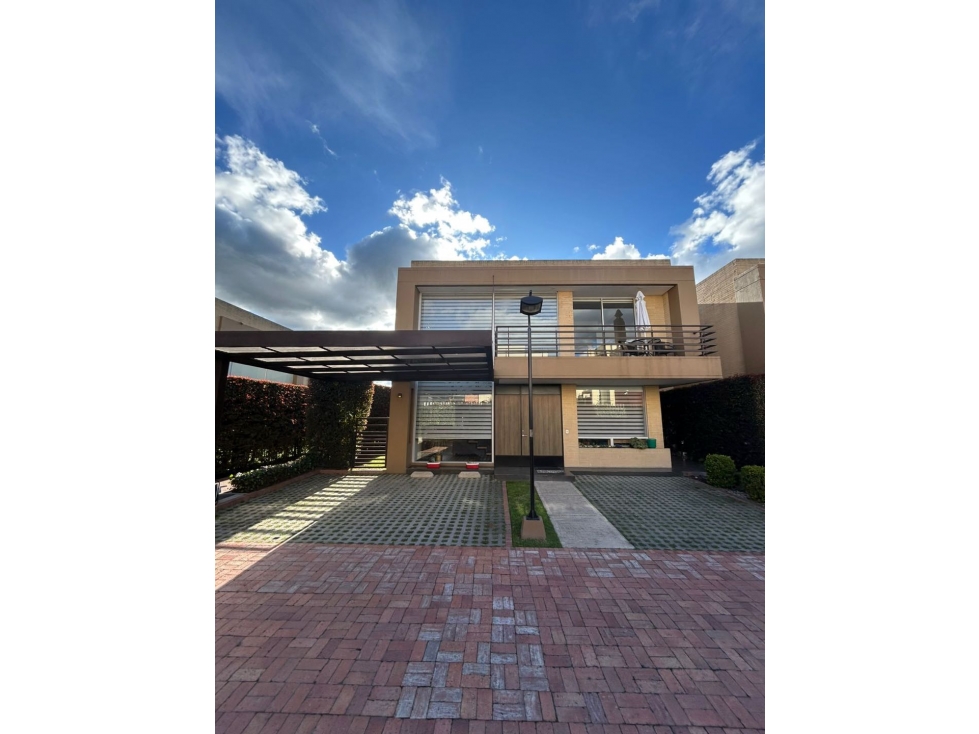 VENDO HERMOSA CASA EN CAJICA