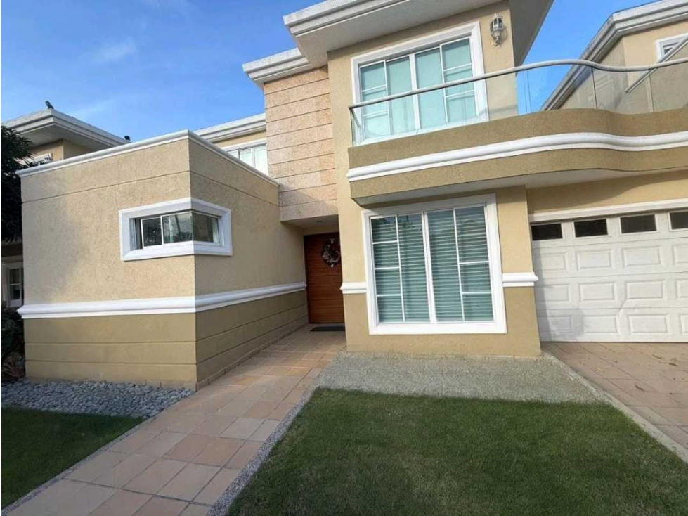 VENDO HERMOSA CASA EN CASTELLANA DEL MAR. CERCA A BUENAVISTA