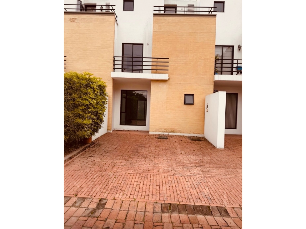 Vendo hermosa casa en chía !!