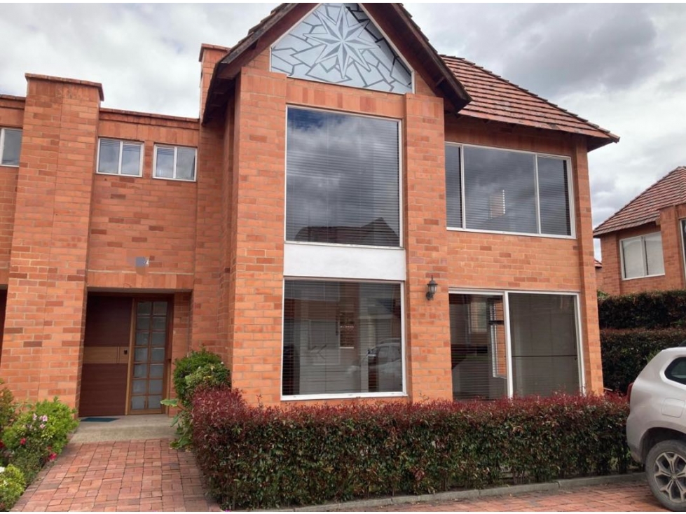 VENDO HERMOSA CASA EN CHIA