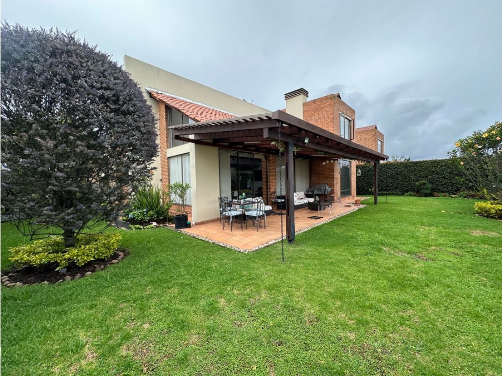 VENDO HERMOSA CASA EN CONJUNTO CERRADO EN CHIA