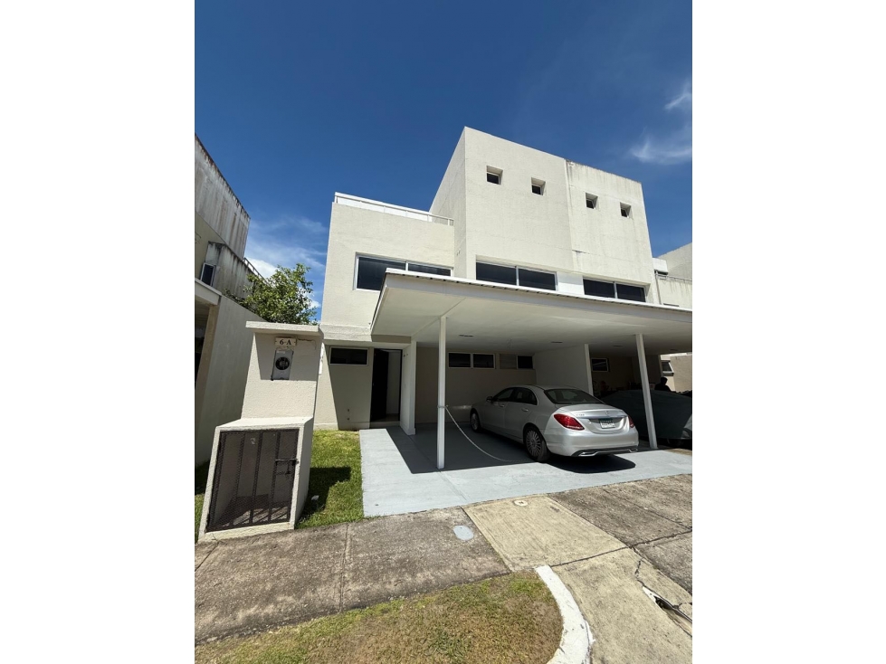 Vendo hermosa casa en Costa Sur