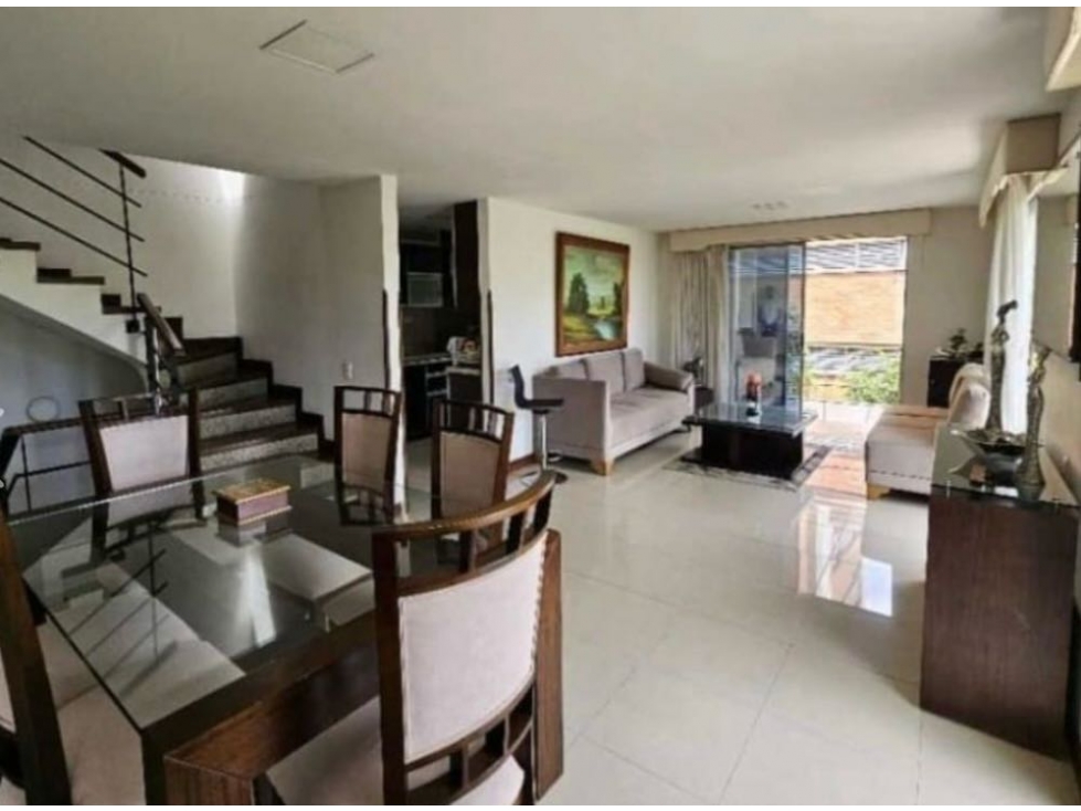VENDO HERMOSA CASA EN ENVIGADO. LOMA EL ESMERALDAL. — foto 2