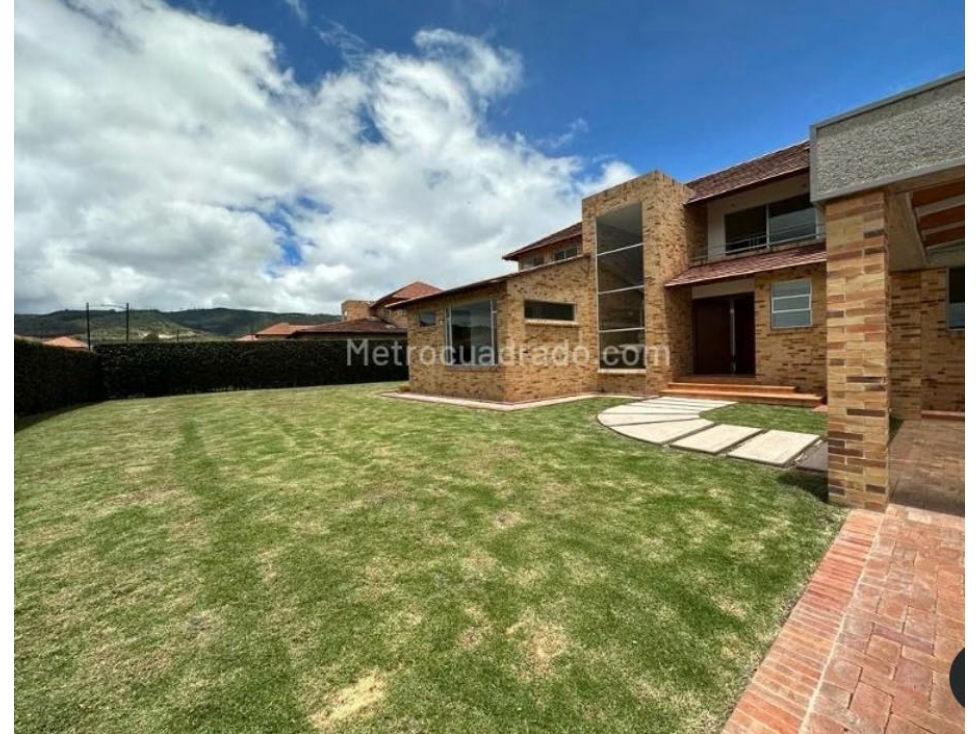 VENDO HERMOSA CASA EN EXCLUSIVO CONJUNTO DE CAJICA