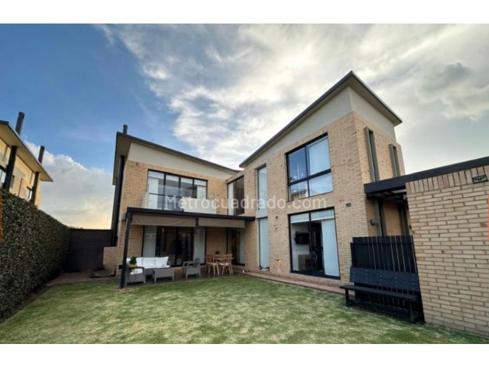 VENDO HERMOSA CASA EN EXCLUSIVO CONJUNTO DE CAJICA — foto 2