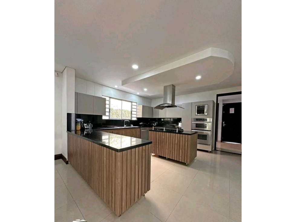 VENDO HERMOSA CASA EN SABANETA, SECTOR AVES MARIA — foto 2